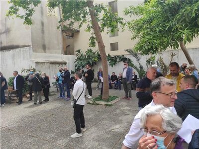 Μαζική προσέλευση στις κάλπες του ΚΙΝΑΛ ...