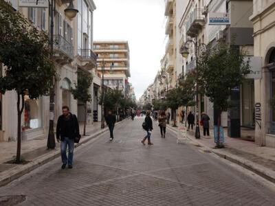 Πάτρα: Κλειστά τα καταστήματα, ανοιχτά τ...