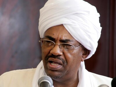 Άνδρας στο Σουδάν πέταξε παπούτσι στον Πρόεδρο 