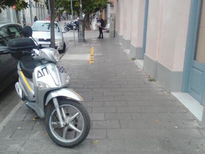 Όποια ώρα και να περάσεις αυτό το μηχανά...