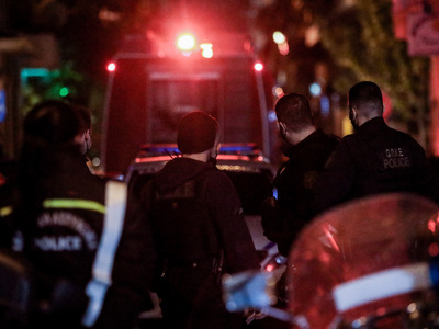 Ομηρία στο κέντρο της Αθήνας: Με χτυπούσ...