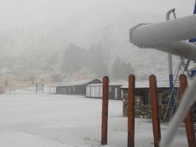 Στα λευκά ο Χελμός από το πρωί - Στα δυο...