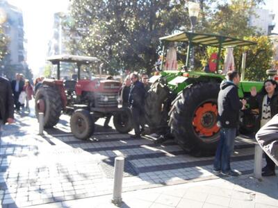 Αγρινίο: Με τα τρακτέρ κατέβηκαν στους δρόμους