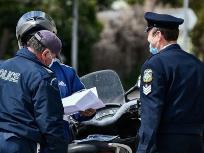 Κρήτη: Άνοιξε το καφενείο για να γιορτάσ...