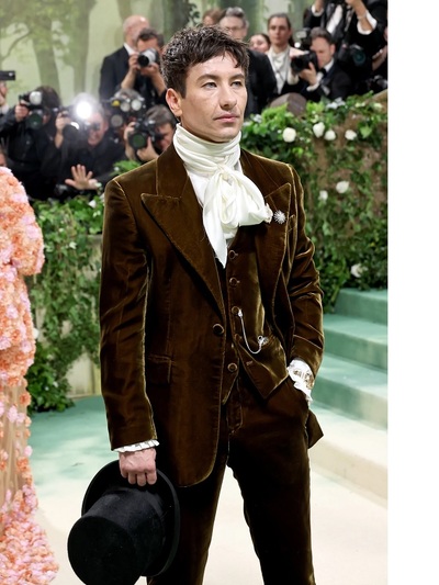 Μπάρι Κεόγκαν με Burberry