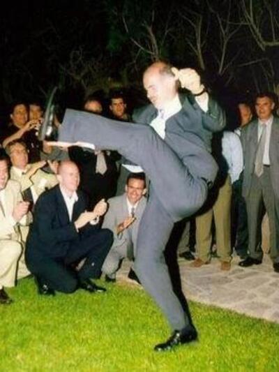 Γιατί γλεντάει το ΠΑΣΟΚ;