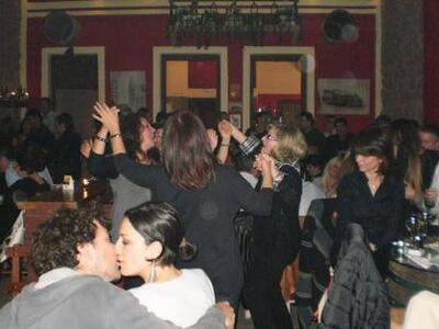 Καρναβαλικό πάρτι στο Vino Vina, με ελεύ...