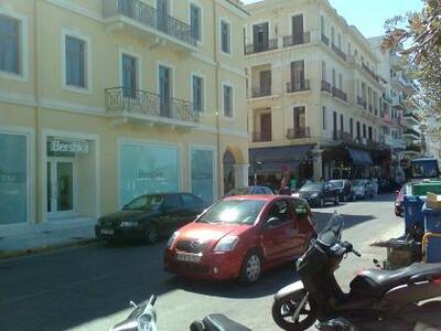 "Σταυριανός" και δυο οικήματα ...