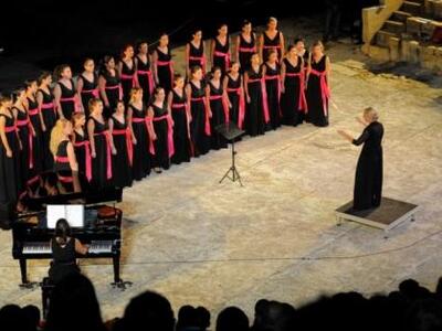 H Παιδική και Νεανική Χορωδία της Πολυφω...