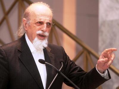 O καθηγητής Θεοδόσης Π. Τάσιος παραδίδει...