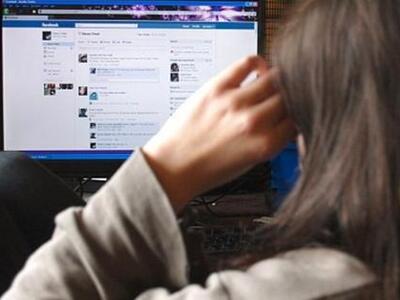  «Όχι» στην οδήγηση και στο ...Facebook ...