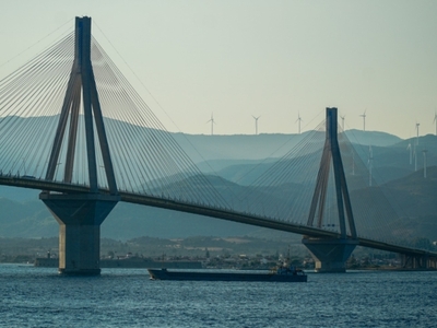 Μνημεία σε όλη την ΕΕ φωταγωγούνται για ...