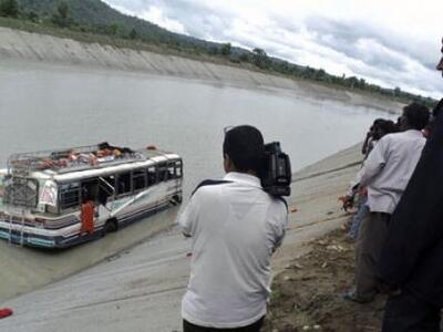 Τραγωδία στο Νεπάλ: Λεωφορείο έπεσε από ...