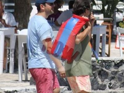 Στη Νάξο για μπάνια ο Αλέξης Τσίπρας