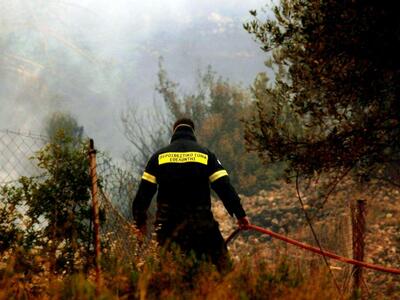 Υπό μερικό έλεγχο η πυρκαγιά στο Κολυμπάρι Χανίων