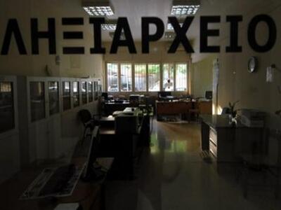 Πάτρα: Κλειστό το ληξιαρχείο για να αναβ...
