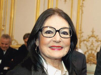 Η Νανά Μούσχουρη στηρίζει Ρουβά, για το Αξιον Εστι