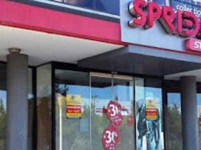 Sprider Stores: Γιατί μαζεύει όλο το εμπ...