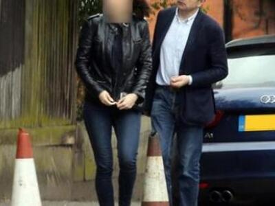 Ο Mr. Bean με σύντροφο 28 χρόνια μικρότερη του!