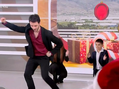 Το «Jingle Bells» έγινε... ζεϊμπέκικο