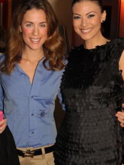 H Εύα Αντωνοπούλου με τη Δέσποινα Καμπούρη 