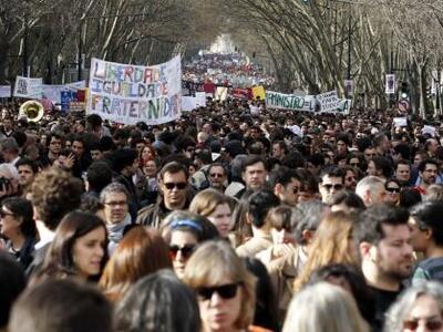 Χιλιάδες διαδηλωτές στους δρόμους της Πορτογαλίας 