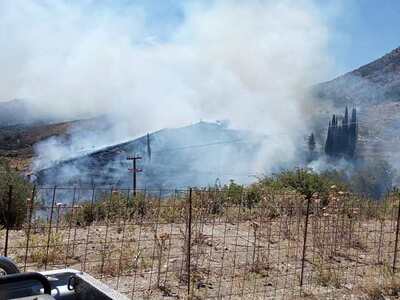 Φωτιά στην Κεφαλονιά: Μέσα στο χωριό Καπ...