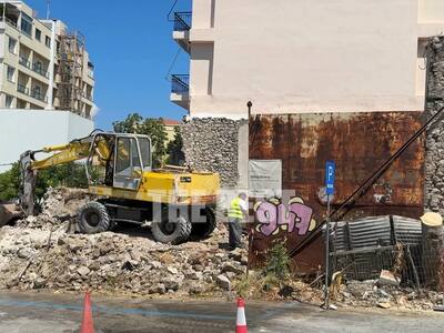Πάτρα: Κατεδαφίστηκε κτίσμα, που είχε χα...