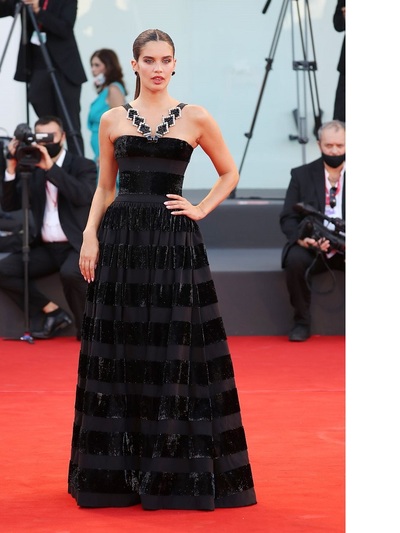 Σάρα Σαμπάιο με Armani