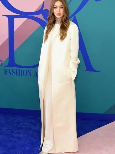 TZITZI XANTINT ME ΤΗΕ ROW