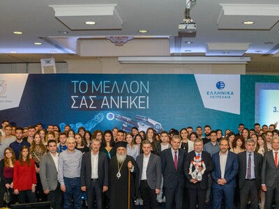 ομαδική φωτογραφία από την ολοκλήρωση τη...