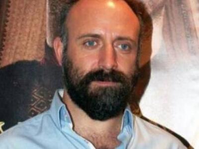 Χαλίτ Εργκέντς: «Η σειρά δείχνει έναν τρ...