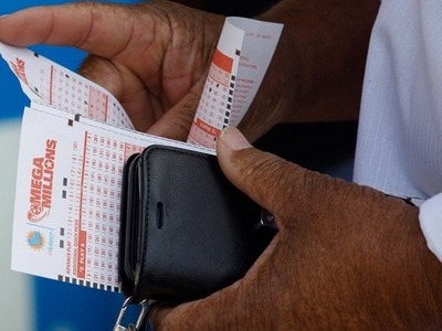 ΗΠΑ: Πάνω από 300 εκατ. δολάρια μοιράζει...