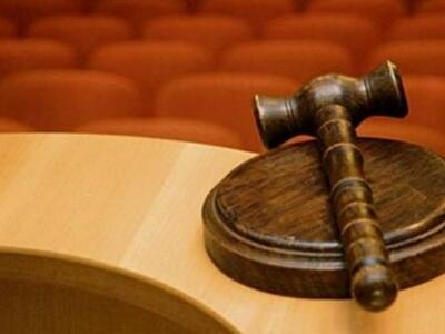 Πλειστηριασμοί υπό έντονες αποδοκιμασίες...