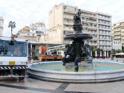 Πάτρα: Καθάρισαν τα σιντριβάνια στην πλα...