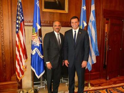 Με τον υπουργό Δικαιοσύνης των ΗΠΑ συναν...