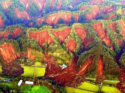 Κόπηκαν στη μέση τα βουνά από τον ισχυρό...