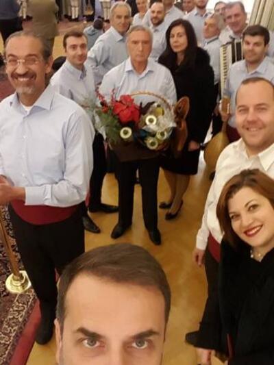Η selfie για τα 25 χρόνια των "Τραγ...