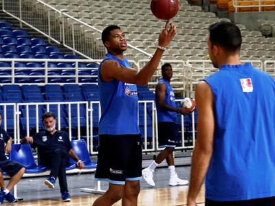 Ξαφνικό πρόβλημα με Αντετοκούνμπο - Δεν ...