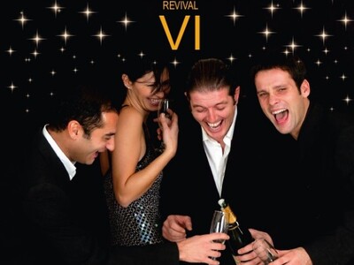 Λαμπερό Christmas Discoball party από το...