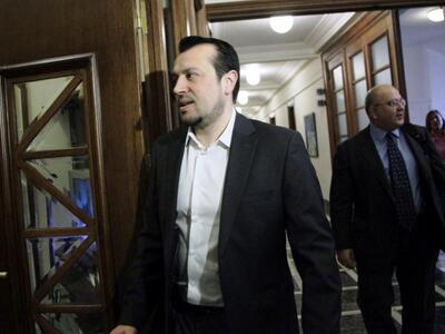 Η κυβέρνηση θριαμβολογεί στα μέσα κοινων...