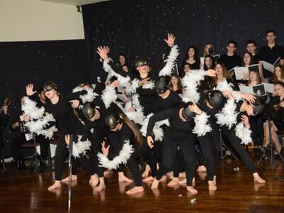 Λαμπρό Αφιέρωμα στον Μάνο Χατζιδάκι