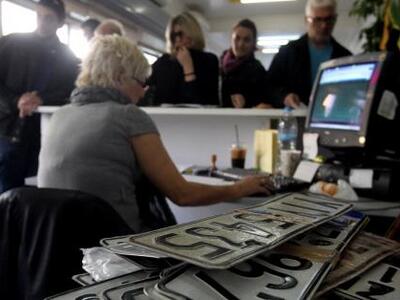 Χαμός από το πρωί και στις Εφορίες - Χιλ...