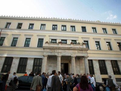 Κατεβάζει ρολά ο Δήμος Αθηναίων