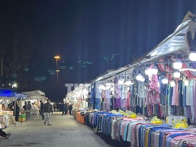 Πάτρα: Στήθηκαν οι πάγκοι των μικροπωλητ...