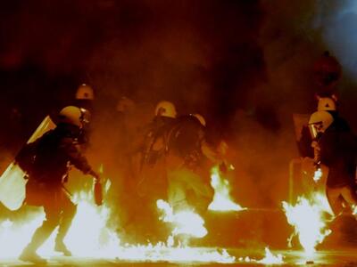 Tριάντα πέντε προσαγωγές για τα επεισόδι...