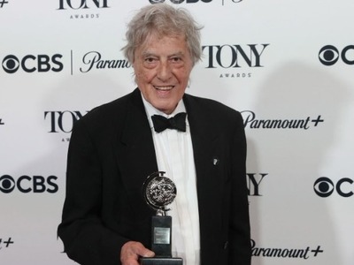 Αντίο στον σπουδαίο Βρετανό θεατρικό συγ...