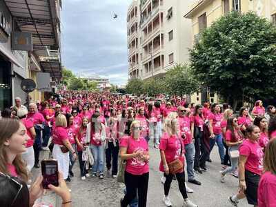 Pink the City: Το ροζ ποτάμι πλημμύρισε ...