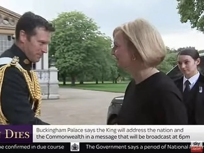 Βασιλιάς Κάρολος: Στο Μπάκινγκχαμ για ακ...