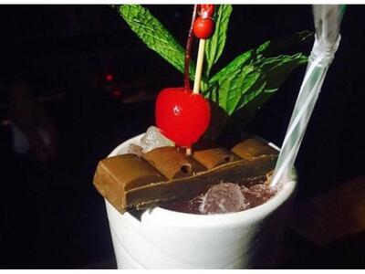 Απίστευτη "σοκόλαση" σε cockta...